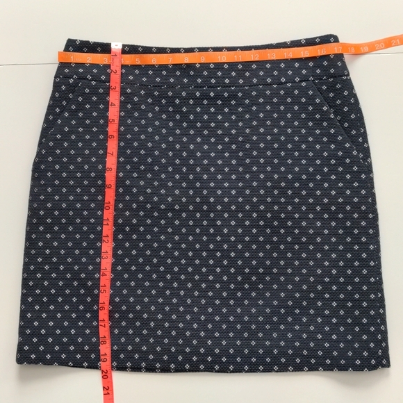 Ann Taylor Diamond Jacquard Skirt Blue size 12P - Picture 7 of 10